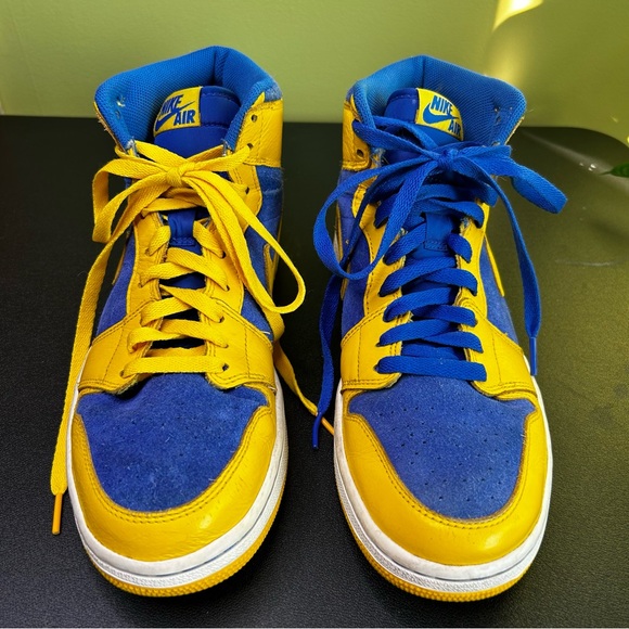 Air Jordan 1 Retro High OG "Laney" (2013) - Picture 4 of 9